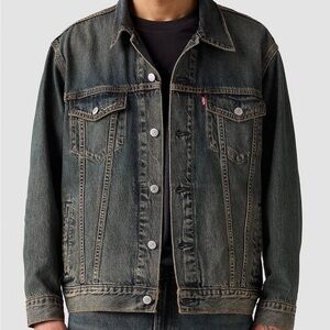 Like new. Levi’s Relaxed Fit Trucker Jacket